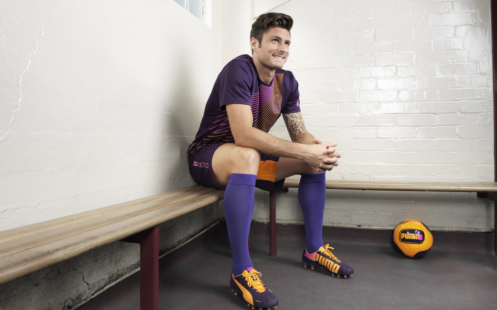 “彭尤蝶泳+自由泳双项冲击，打破中国泳坛纪录”